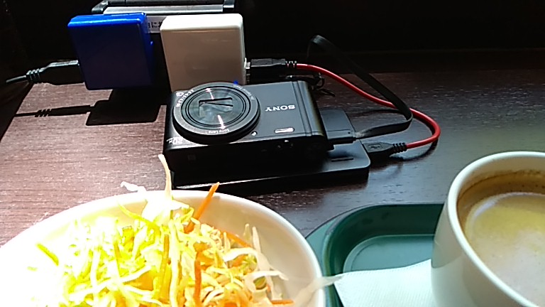 食事中にWX350を充電
