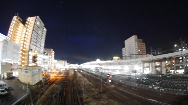 動きが少ない夜の駅