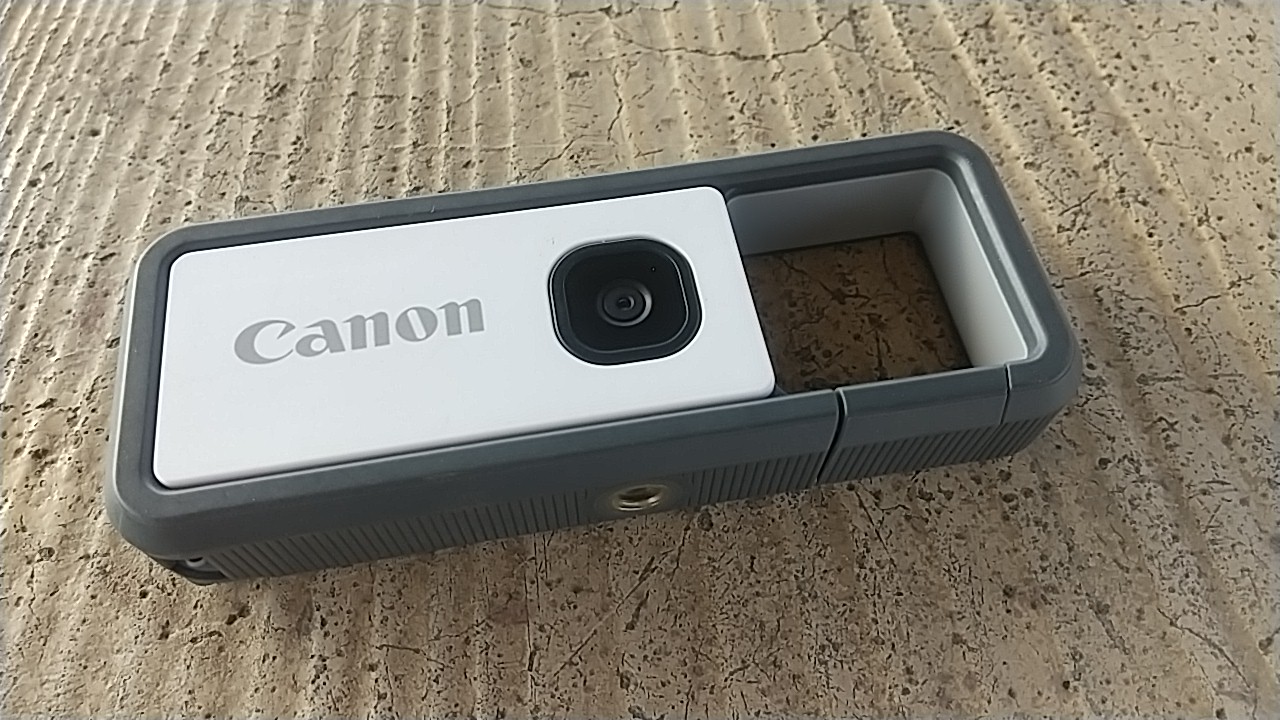 小さく持ち出せる遊びカメラならCanon iNSPiC REC FV-100 | カメラDoki