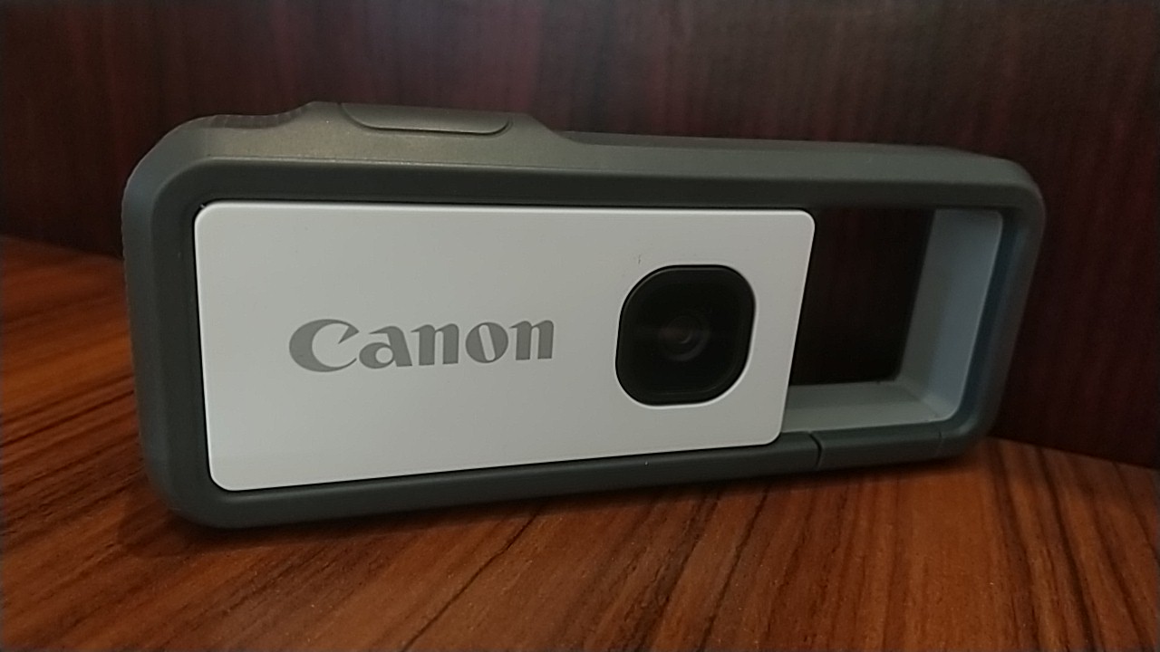 小さく持ち出せる遊びカメラならCanon iNSPiC REC FV-100 | カメラDoki